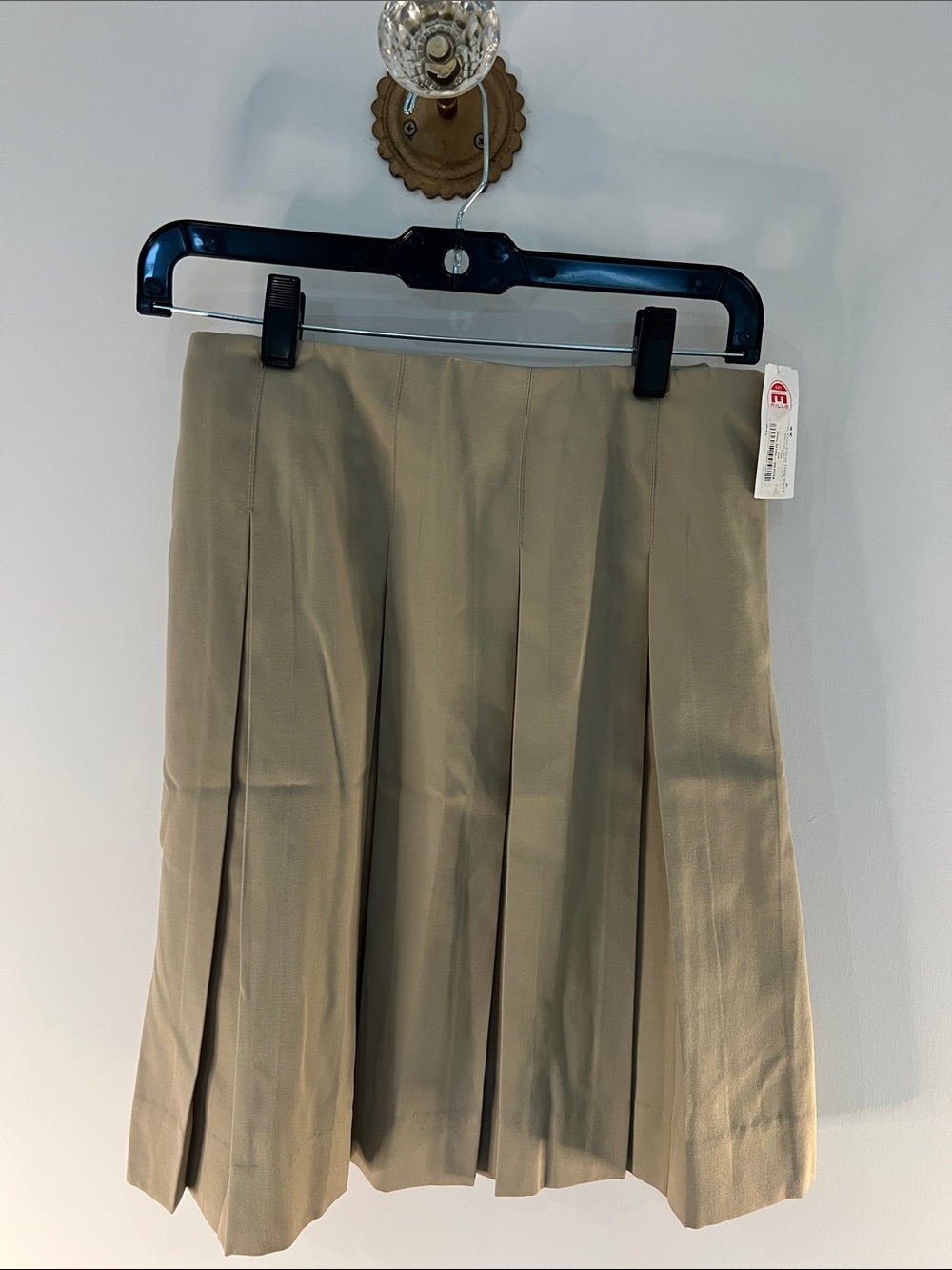 NWT - Uniform - girls box pleat Skirt in Khaki